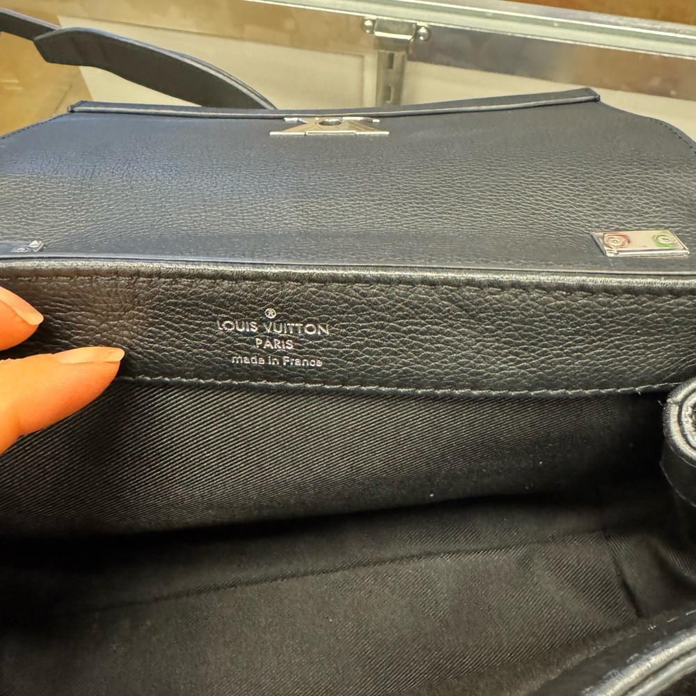 💯% 💯% Authentic Louis Vuitton Calfskin Lockme II Chain Bag BB Black crossbody. - Picture 3 of 8